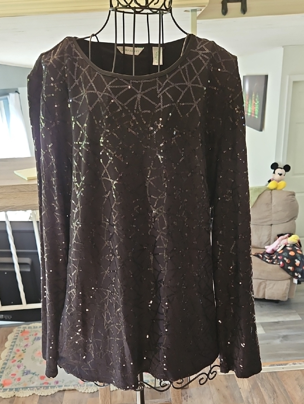 👚Laura Ashley Black Sequin Geometric Toplaura